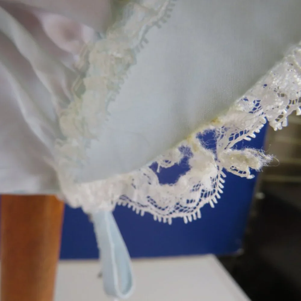 Baby Light Blue & White Bonnet Ruffled semi stiff brim closed back 11